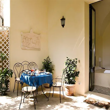 Palazzo Bernardini Bed & Breakfast