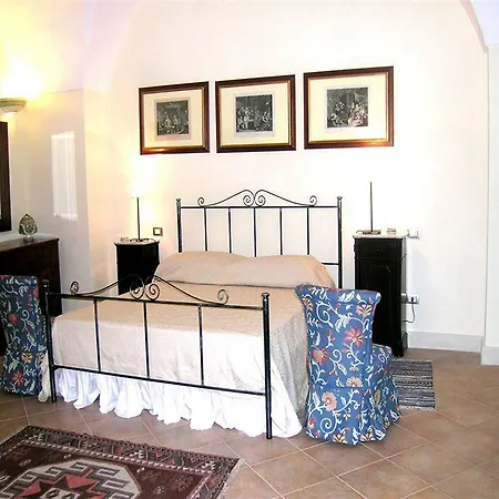 Palazzo Bernardini Bed & Breakfast 4*