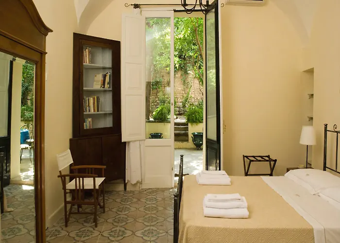 Palazzo Bernardini 住宿加早餐酒店 莱切