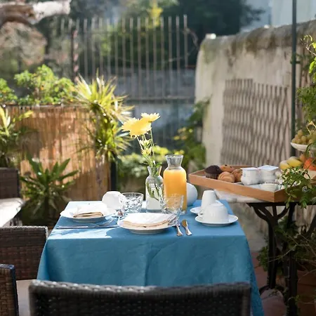 Palazzo Bernardini לצ'ה