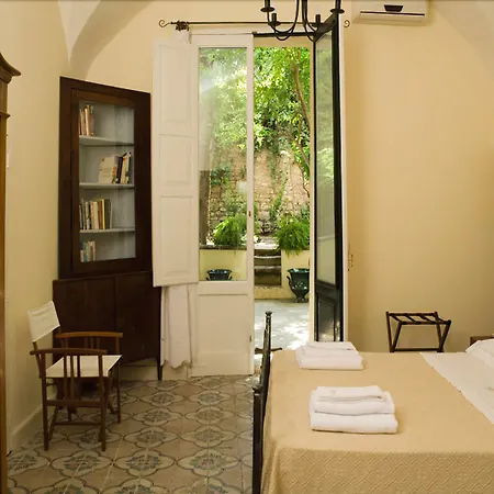 Palazzo Bernardini לינה וארוחת בוקר לצ'ה