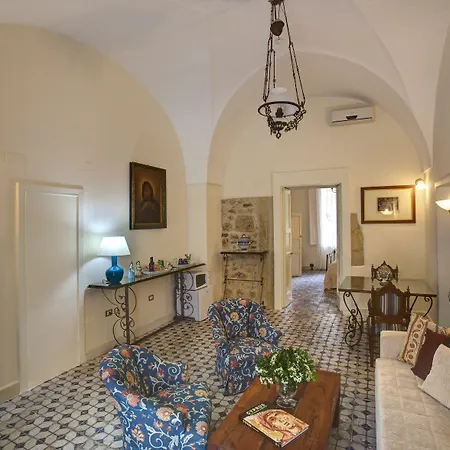 Palazzo Bernardini לינה וארוחת בוקר לצ'ה