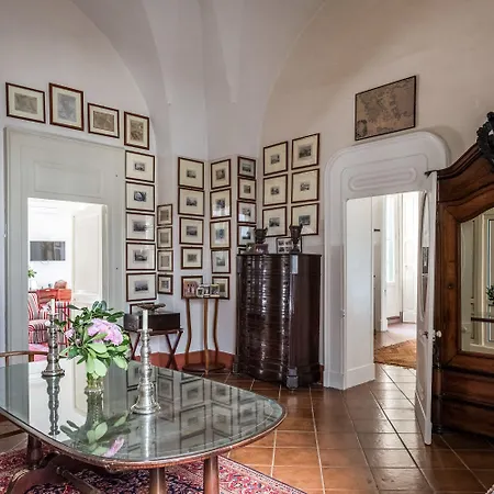 לינה וארוחת בוקר Palazzo Bernardini 4*