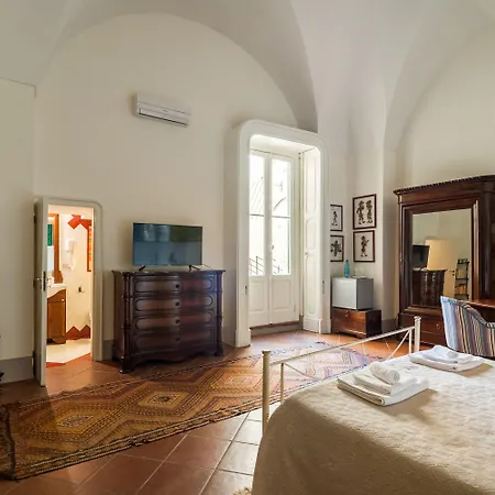 Palazzo Bernardini לינה וארוחת בוקר לצ'ה