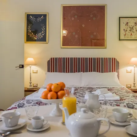 לינה וארוחת בוקר Palazzo Bernardini 4*