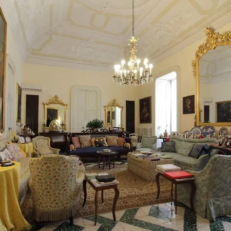 Palazzo Bernardini לינה וארוחת בוקר 4*