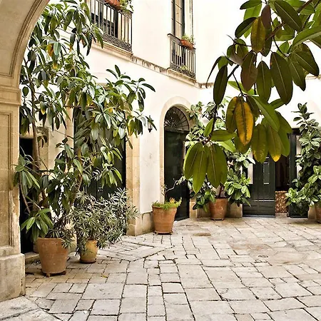 Palazzo Bernardini לינה וארוחת בוקר 4*