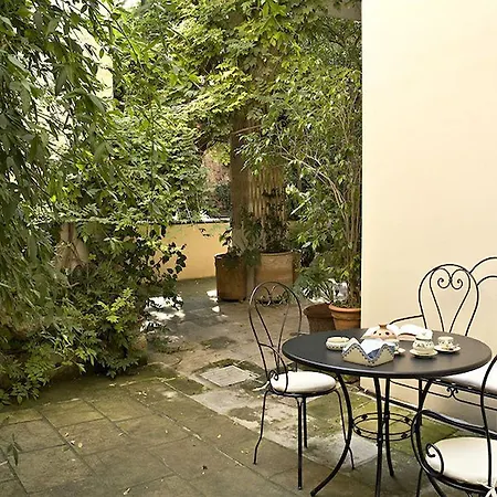 Palazzo Bernardini לינה וארוחת בוקר לצ'ה